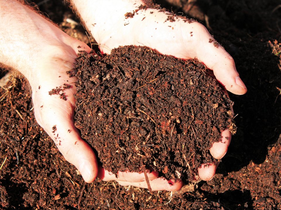 Začnite s kompostiranjem biolo&scaron;kih odpadkov