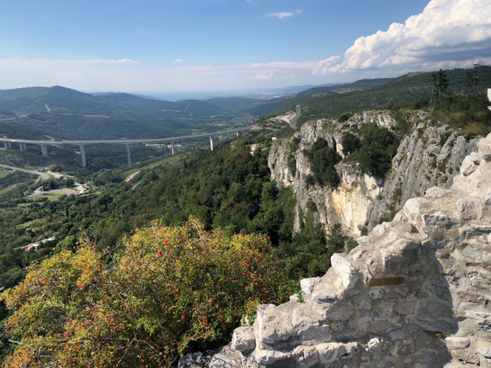 Pohodni&scaron;ki izziv: Odkrivanje naravnih znamenitosti Slovenske Istre